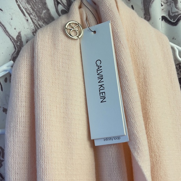 CK Infinity Scarf - Picture 2 of 5